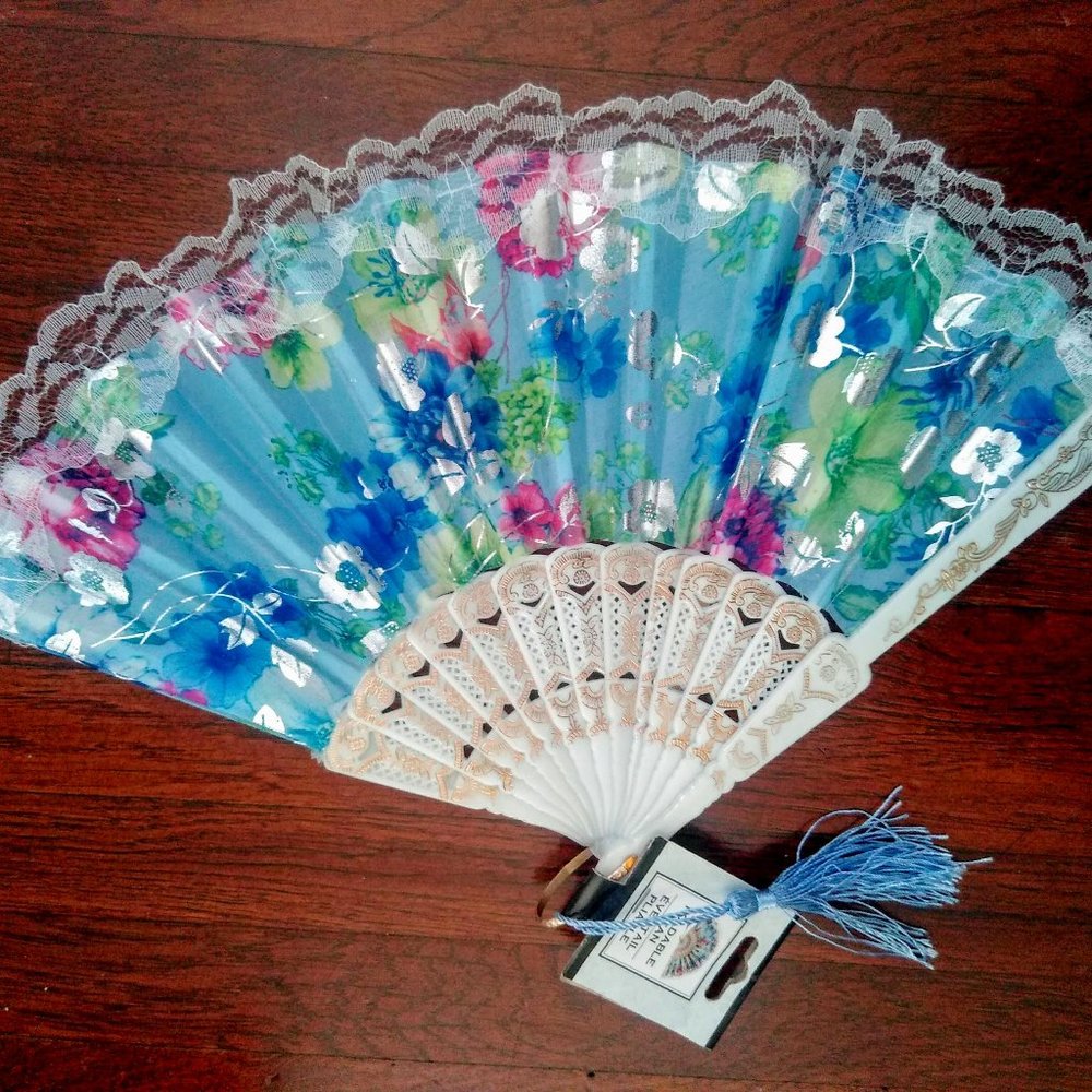 🔥RESTOCKED 🔥 BEAUTIFUL LADY'S DELUXE FOLDABLE HAND FANS!!